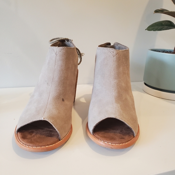 TOMS Desert Taupe Elba Heels - Picture 3 of 9